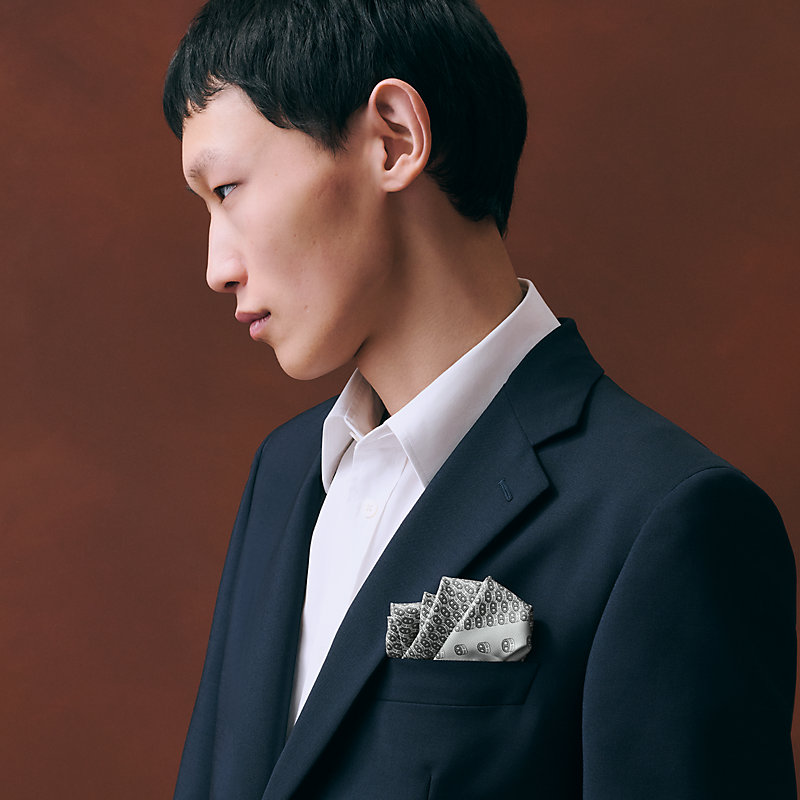 ポケットチーフ 《マイヨン・イプノティック》 | Hermès - エルメス